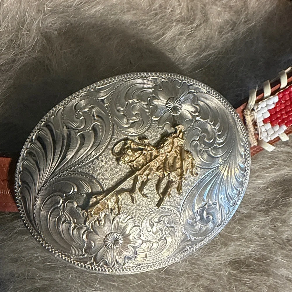 Montana Silversmiths tone red